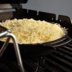 Petromax Feuerpfanne fp25h – Einsatz über dem offenen Feuer