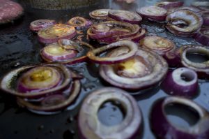 80 cm Feuerplatte von Grillrost.com getestet