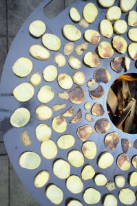 80 cm Feuerplatte von Grillrost.com getestet