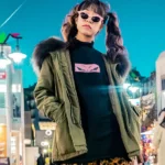 Frau in Innenstadt Großstadt Laufsteg