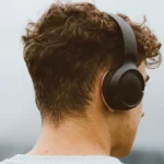 Kopfhörer schwarz Mann