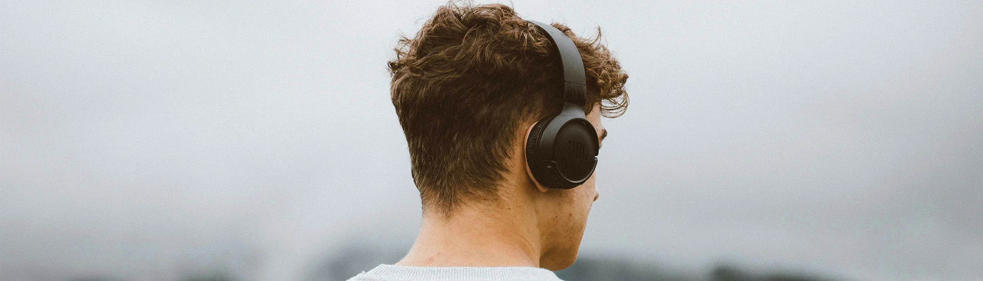 Kopfhörer schwarz Mann
